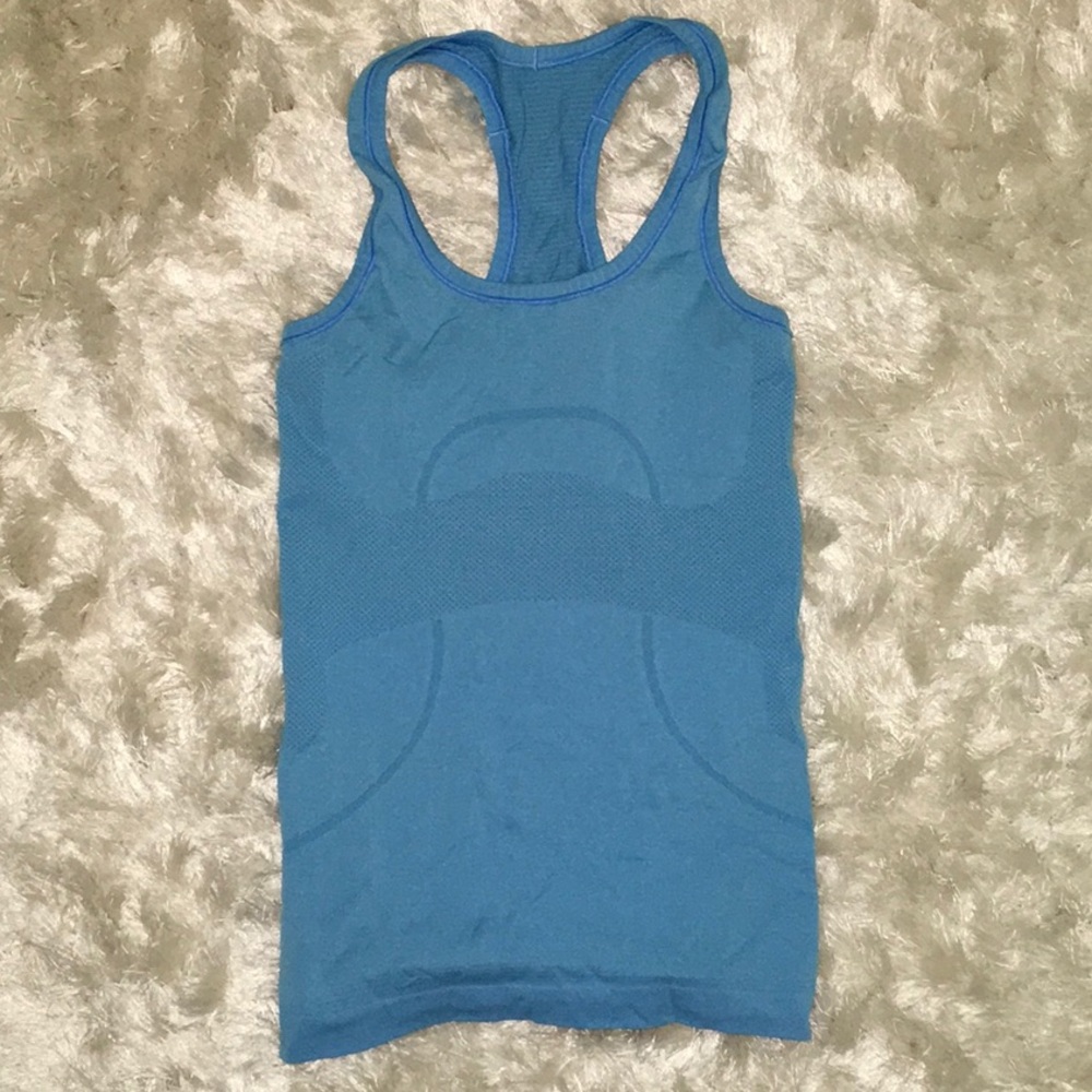 SIZE 2 LULULEMON RACERBACK (very good condition)
